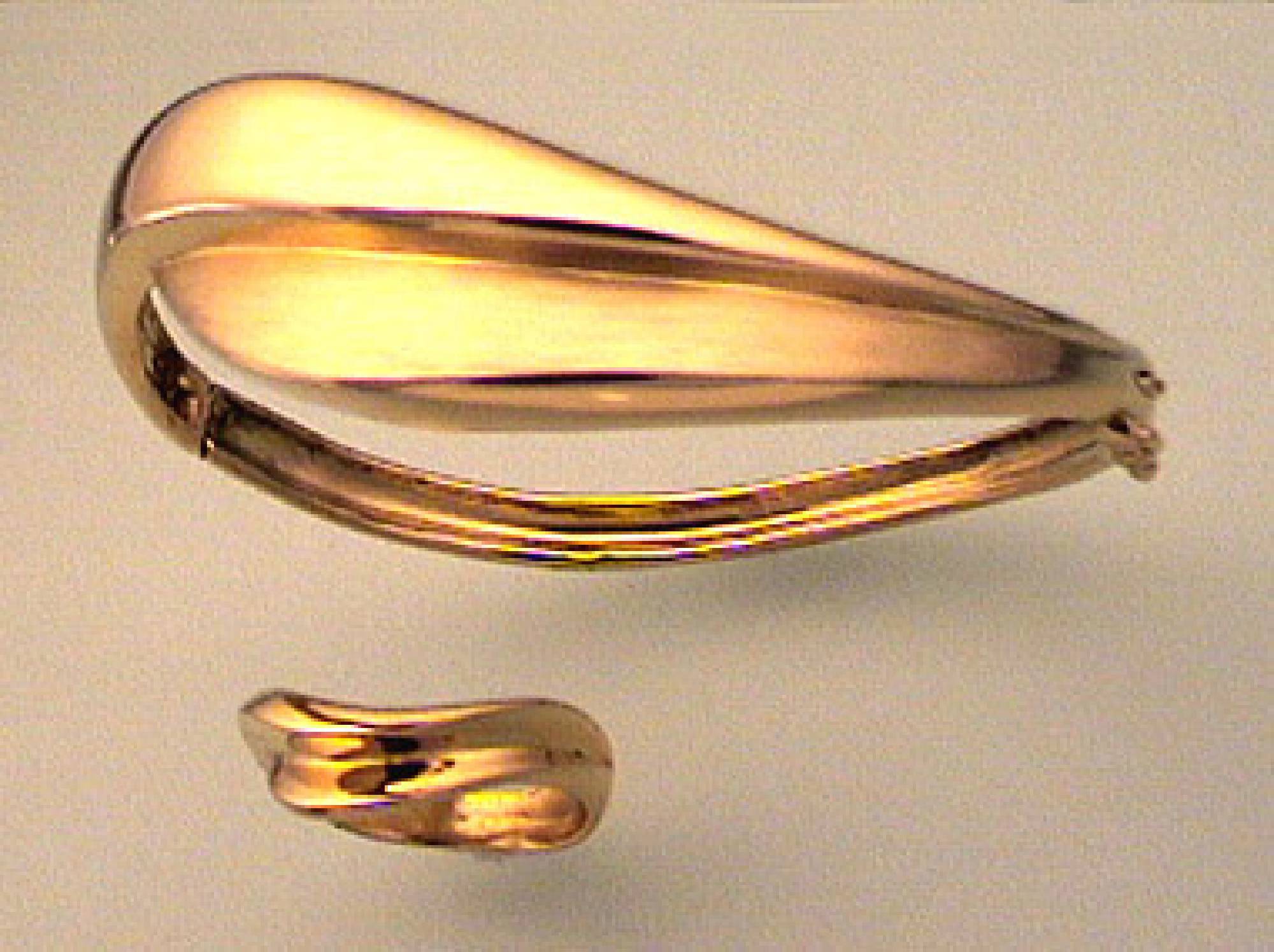 Streamwater, 18K Yellow Gold Ring & Bracelet set